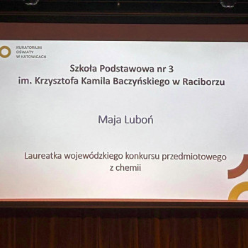 Zdjęcie ekranu prezentacji z nazwiskiem laureatki