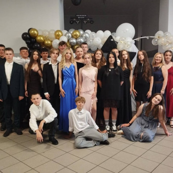 Zdjęcie grupowe uczniów
