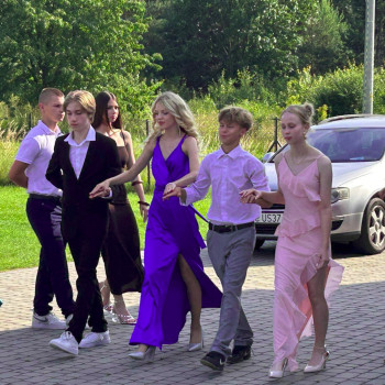 Uczniowie podczas tańca