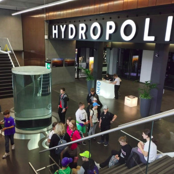 zdjęcie przed wejściem do HYDROPOLIS