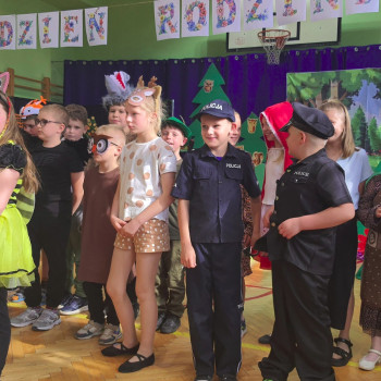 Zdjęcie grupowe aktorów