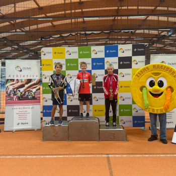 zdjęcie zwycięzców na podium