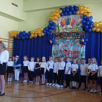 Widok ogólny osób występujących 